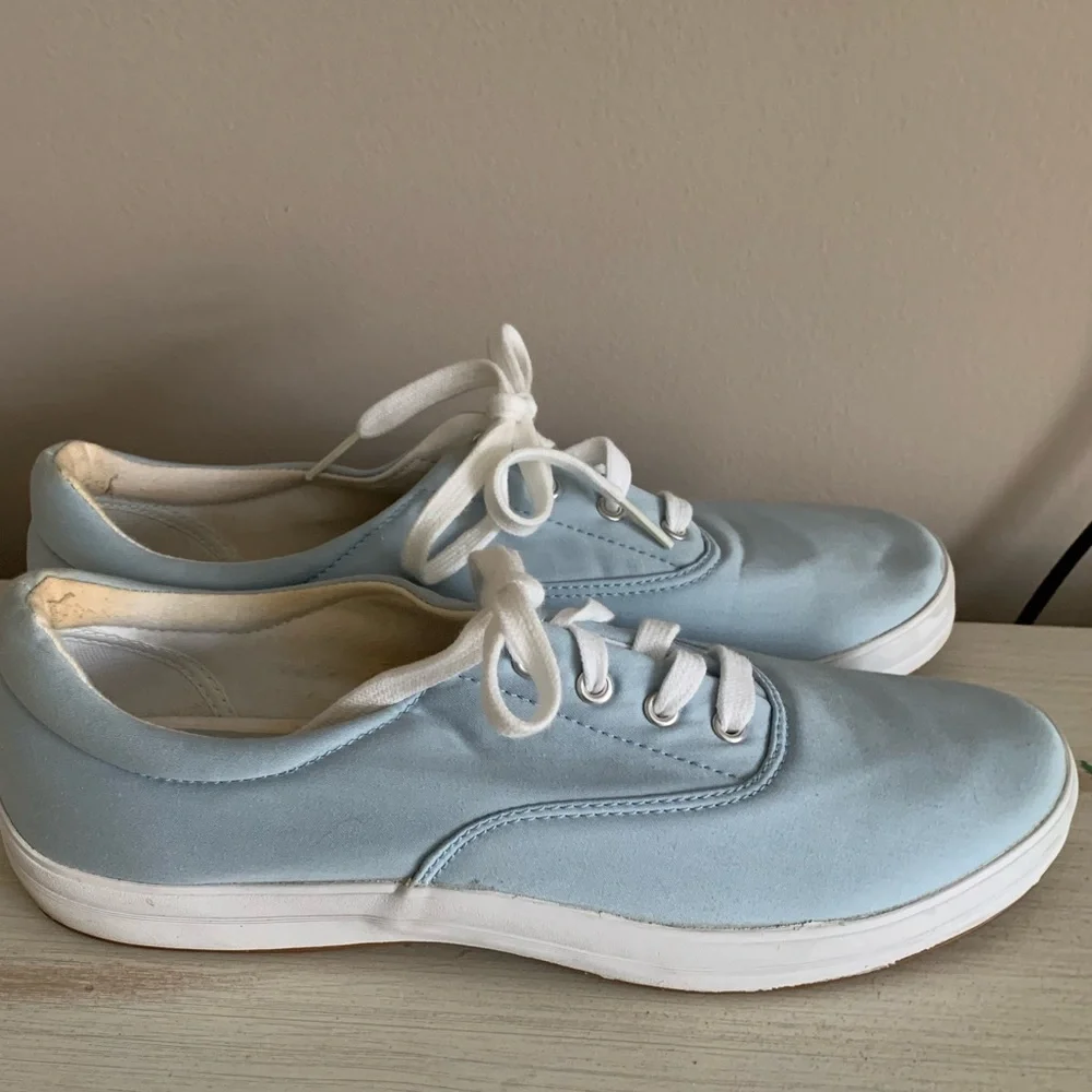 Sneakers - Picture 1 of 5